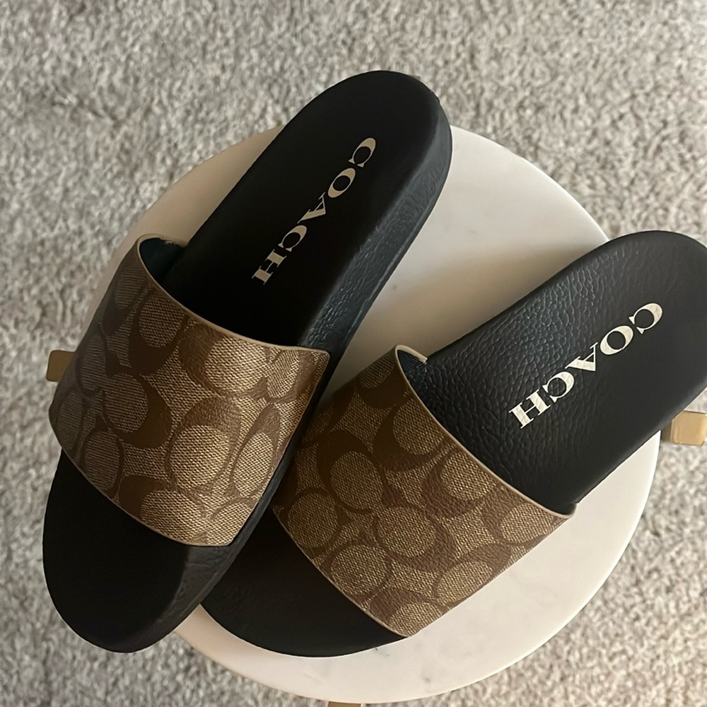 Women’s khaki coach slip on’s